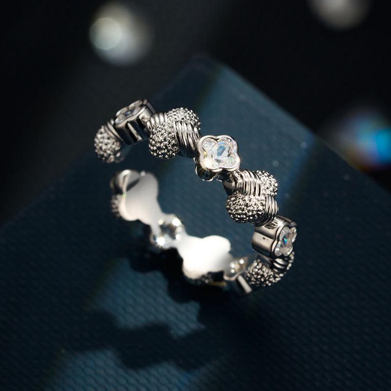 指輪 レディース 四つ葉のクローバー オープンリング 調節可能 高級感 シンプル スタイリッシュ 個性的 銅製 電気メッキ加工 人差し指リング 通勤 オフィス カジュアル 誕生日 プレゼント(x2)