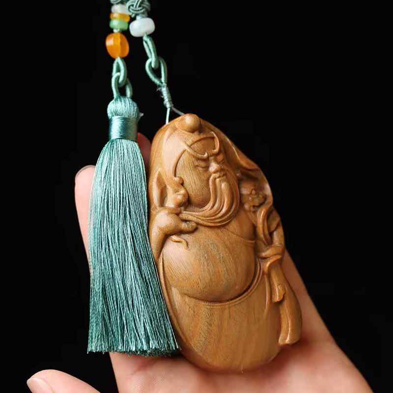 カーアクセサリー 緑檀木 グリーンサンダルウッド Qバージョン 関羽 吊り下げ飾り 車内用チャーム 中華風 デフォルメ マスコット 厄除け 縁起物 開運