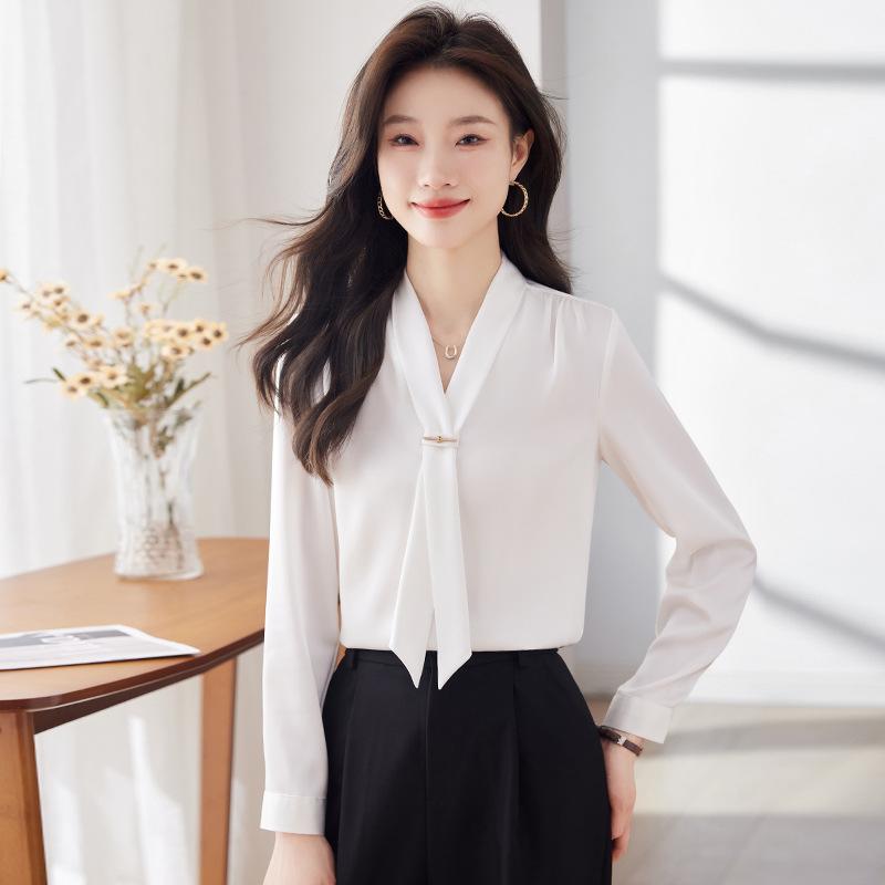 ブラウス レディース 形態安定 Vネック スリムフィット ホワイト ビジネス オフィス 通勤 フォーマル 上品 エレガント 高級感 おしゃれ デザイン性の高い 春秋