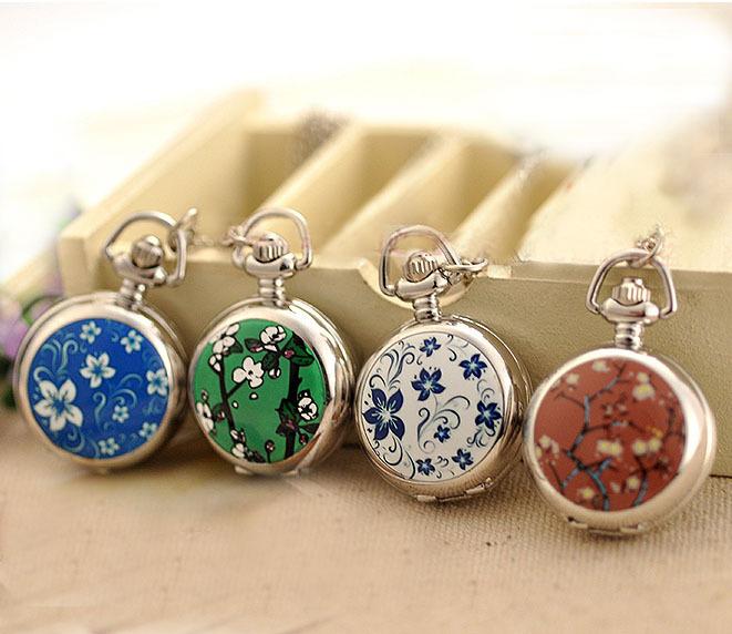 懐中時計 青花磁器 ペンダントウォッチ ネックレス ステンレス エナメル クォーツ式 10m防水 ラウンド型 アンティーク レトロ 男女兼用 ファッション小物 ...