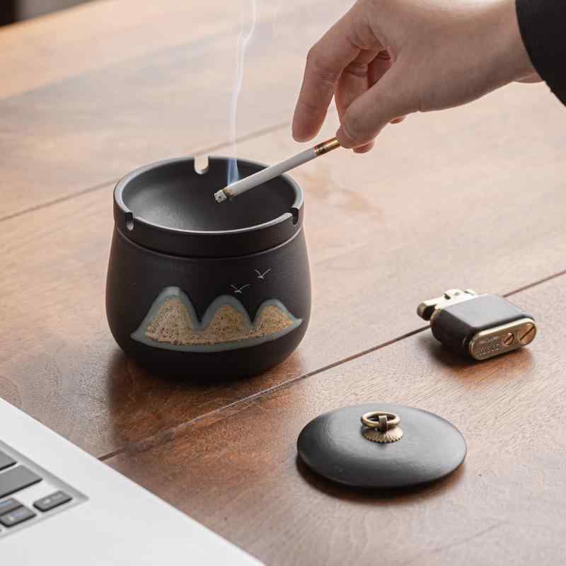 灰皿 蓋つき 陶器製 新中式スタイル 灰飛び防止 家庭用 リビング オフィス 卓上 おしゃれ インテリア雑貨 置物 シンプル モダン 和モダン デスク周り
