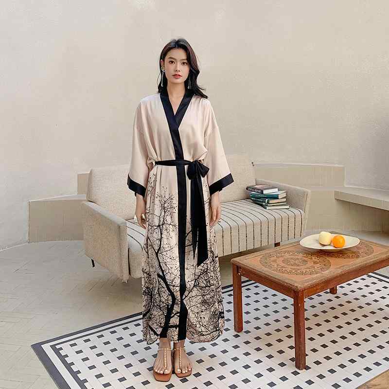 ナイトガウン レディース 春夏 薄手 接触冷感 サテン調 シルク調 七分袖 上品 エレガント オリエンタルデザイン 高級感 ウエストリボン ロング丈 ルームウェア パジャマ 快適 涼しい