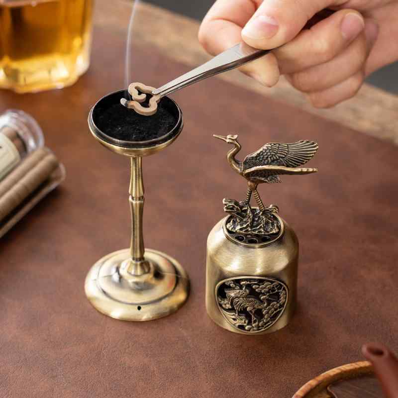 香炉 羽ばたく鶴 宮灯型 合金製 室内用 美しい中華風アロマ香炉 沈香 白檀対応 お香立て おしゃれな和..