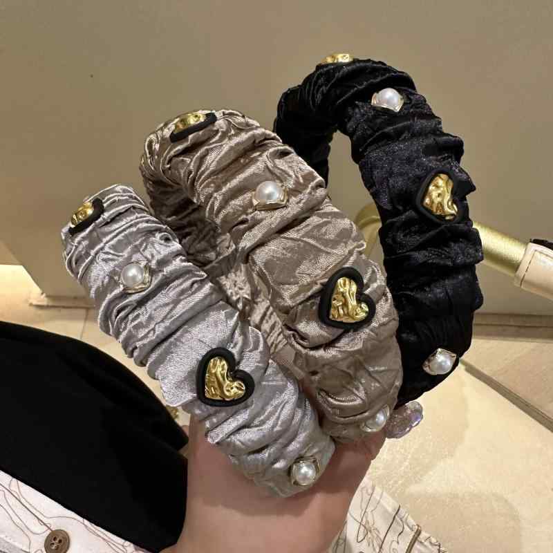 ヘアアクセサリー レディース プリーツ ハート 上品 エレガント ボリュームアップ 小顔効果 レトロ クラシック カチューシャ 布製 インスタ風 グレー ブラック カーキ