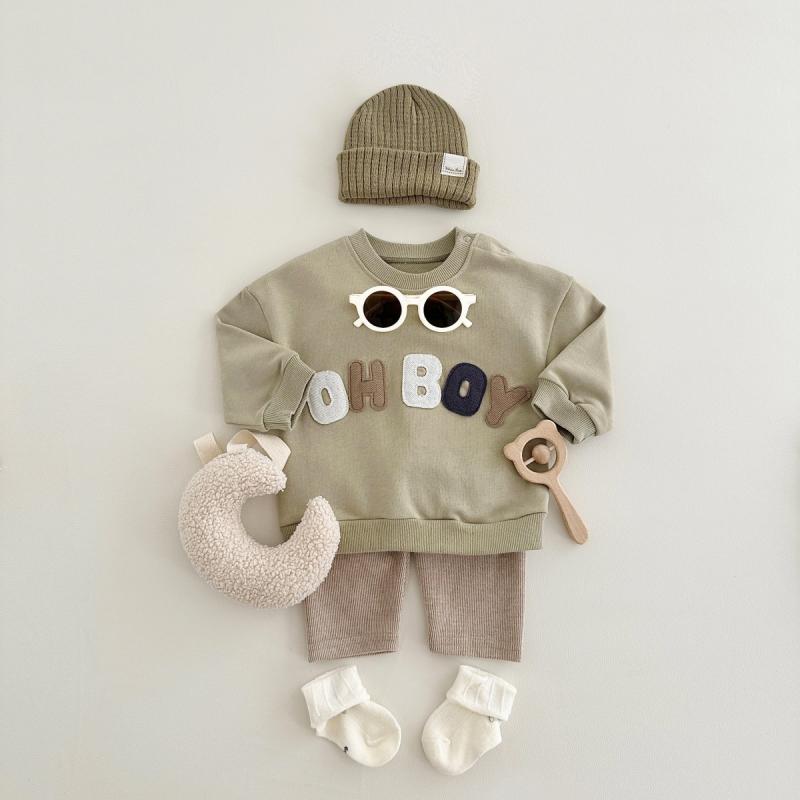 ベビー服 男の子 男児 2点セット アルファベット ロゴ 配色切り替え アップリケ刺繍 長袖トップス カジュアル ロングパンツ 綿混 ニット 柔らかい肌触り 秋