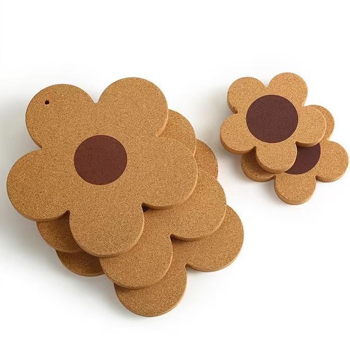 コースター 断熱 耐熱 コルク製 不規則 小花形 フラワー型 オフィス デスクワーク テレワーク 鍋敷き おしゃれ ナチュラル 木目調