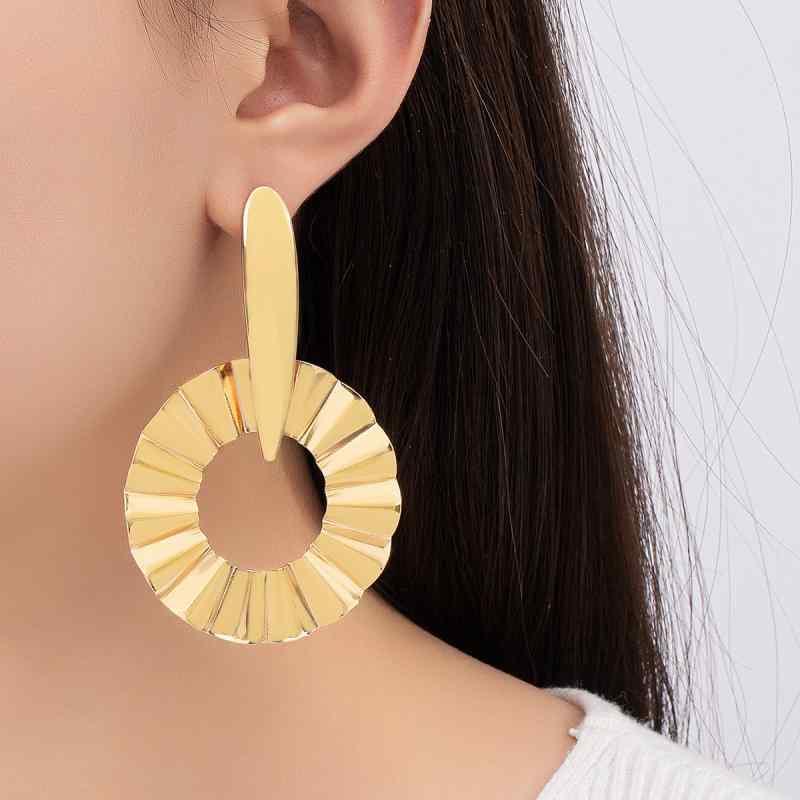 楽天モズラボ耳飾り レディース 大ぶり ゴールド 個性的な幾何学デザイン ラウンド ウェーブ 合金製 電気メッキ加工 ピアス イヤリング 揺れる ファッション小物（x2）
