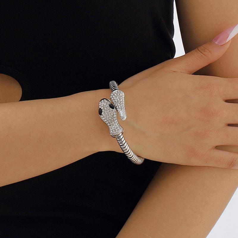 ・カテゴリ: アクセサリー・対象: 女性用・スタイル: スイートクール・テイスト: 個性派・素材: 鉄、ラインストーン・加工: 電鍍・モチーフ: 幾何学模様、アニマル・デザイン要素: ライン・カラー: 金色