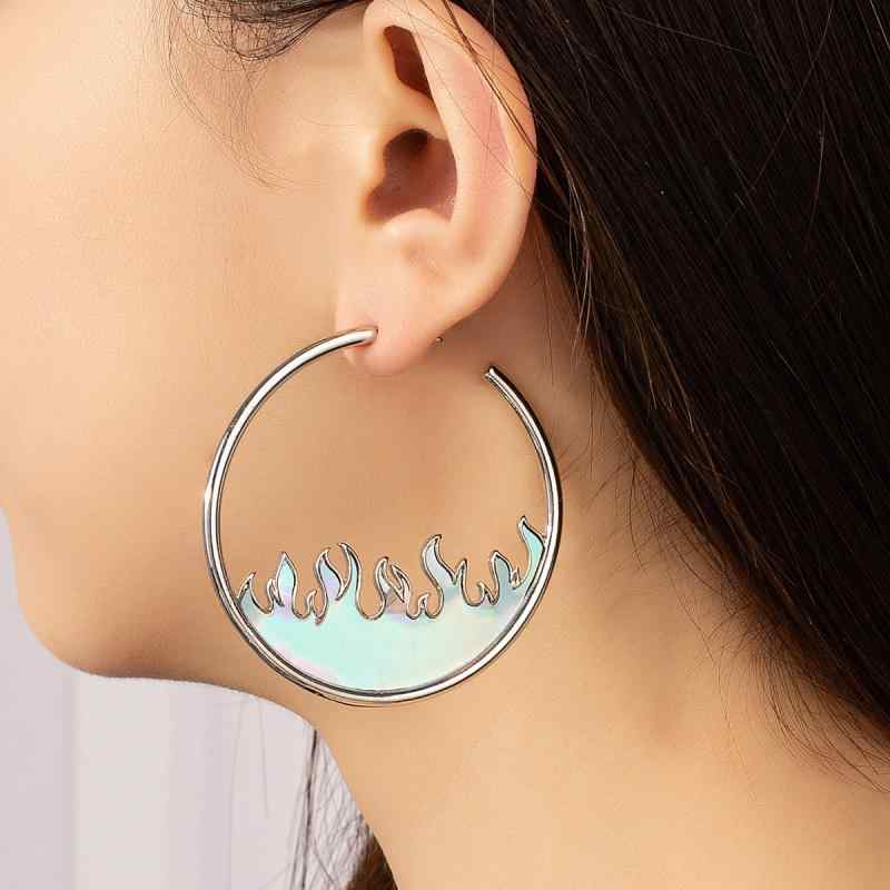 ピアス レディース 電気メッキ加工 オーロラカラー 合金製 幾何学デザイン 円形 個性的 ゴシック 欧米風 インスタ映え トレンド シルバー