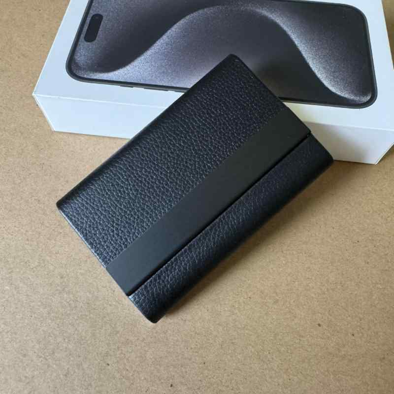 名刺入れ メンズ 本革 薄型 大容量 20枚収納 ビジネスシーン対応 メタル調 おしゃれ スリム コンパクト カードケース 男性用 プレゼント ギフト