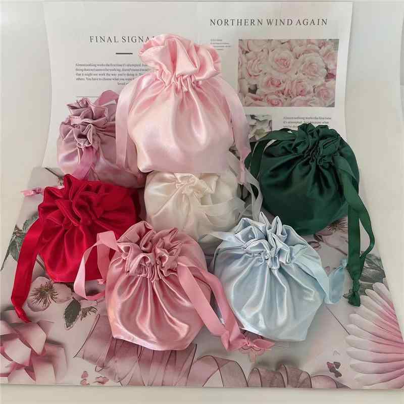 巾着袋 シルク調 サテン 二重 ホコリ防止 コスメ収納 ダブル引き紐 トラベルポーチ 旅行用 小物入れ 上品 高級感 携帯便利 整理整頓(x2)