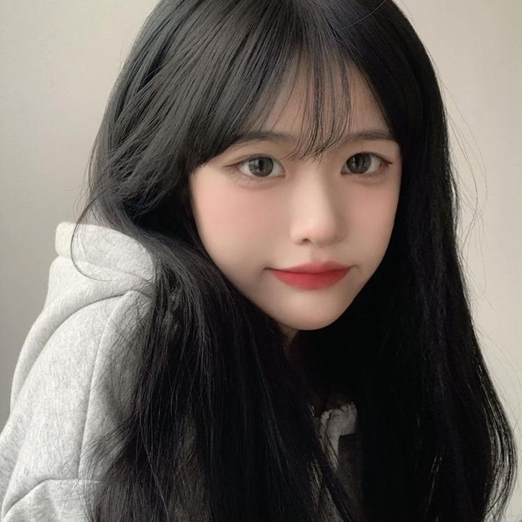 ウィッグ レディース ナチュラル リアル 高品質 小顔効果 フルウィッグ ロングストレート シースルー ぱっつん 斜めバング対応 ブラック 黒髪 自然な 耐熱ファイバー エレガント