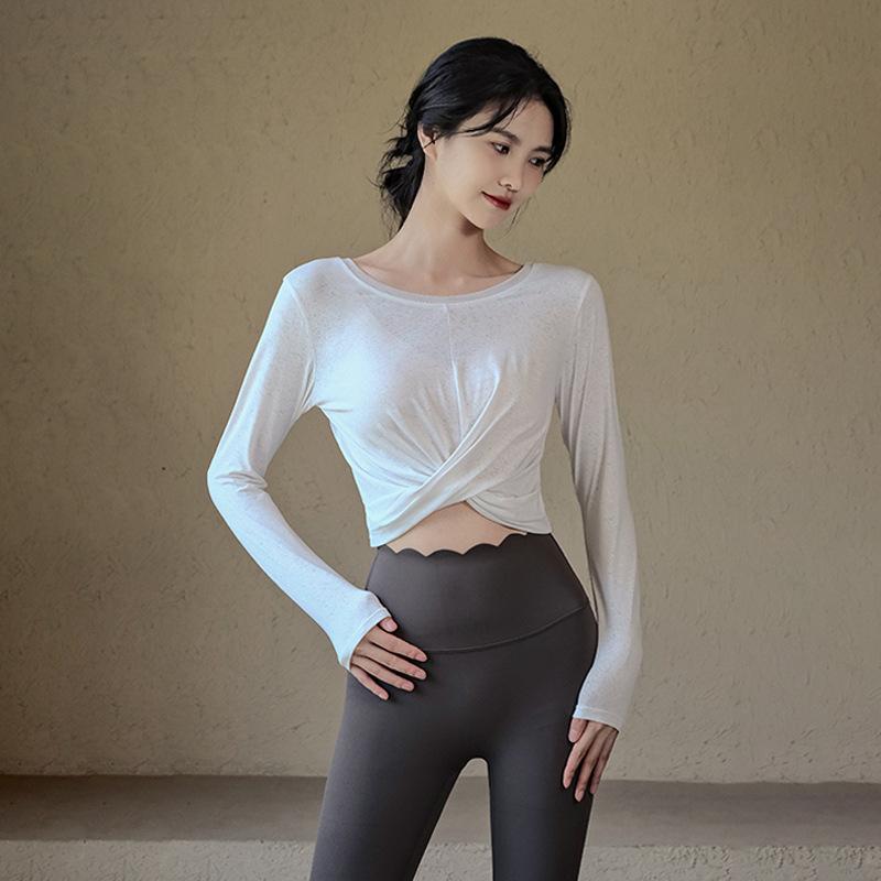 ヨガウェア レディース スポーツトップス 秋冬 通気性 細見え ゆったり 長袖 本格的 ランニング トレー..
