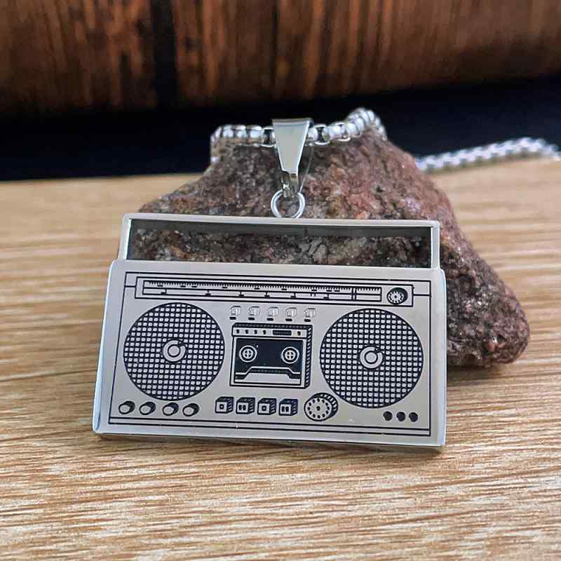 ネックレス 男女兼用 チタン鋼 レトロラジオデザインペンダント 個性的 パンク ヴィンテージ アクセサ..