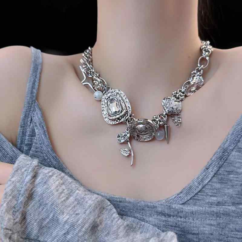 ネックレス レディース ステンレス鋼 荊棘の薔薇 中国風 パンクデザイン 高級感 おしゃれ 鎖骨ネックレ..