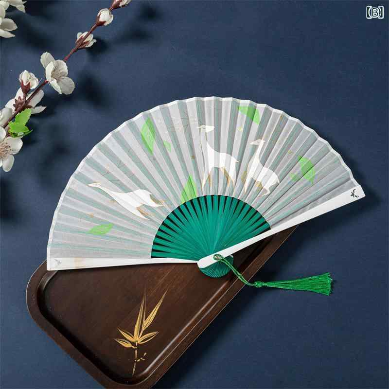 扇子 携帯用 折りたたみ ミニ 軽量 箔押し 小鹿柄 和風 クラシカル 伝統工芸品 竹製 かわいい おしゃれ 浴衣 着物 和装小物 花火大会 祭り 夏の必需品 mzymzy-10433540 モズラボ サンプル画像3