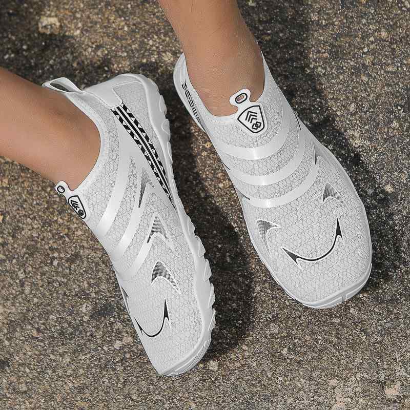 ウォーターシューズ 男女兼用 滑り止め 通気性 速乾 スリッポン 軽量 メッシュアッパー ラバーソール ヨガ ランニング フィットネス ジム 縄跳び ビーチ マ...