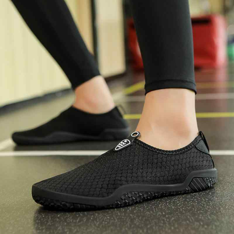 ウォーターシューズ 男女兼用 速乾 五本指 滑り止め 通気性 軽量 伸縮性 マリンスポーツ アクティビティ 室内 ヨガ フィットネス ランニング アウトドア ビ...