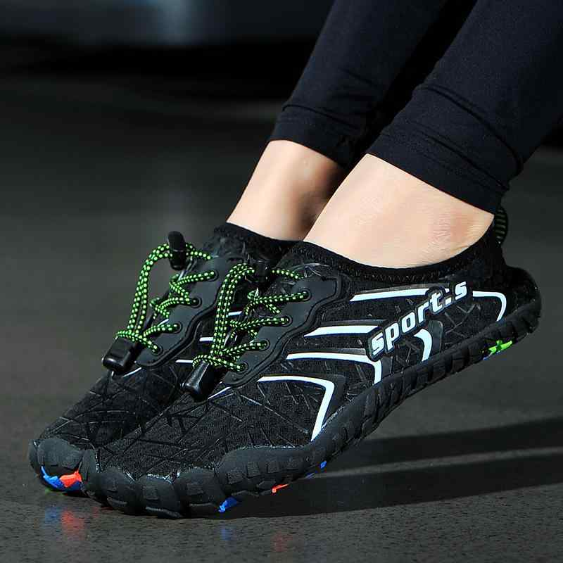 アクアシューズ 男女兼用 速乾 通気性 スリッポン 水陸両用 インドア アウトドア 五本指 ヨガ フィット..