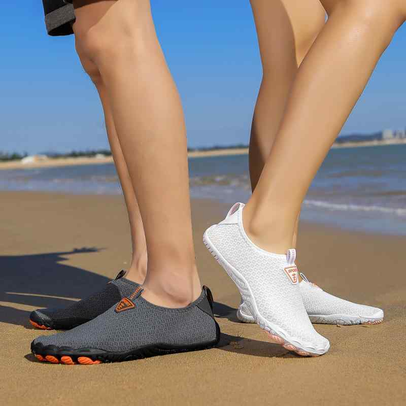 ウォーターシューズ 男女兼用 カップル 五本指 滑り止め 通気性 速乾 軽量 メッシュ素材 ゴム底 スリッ..