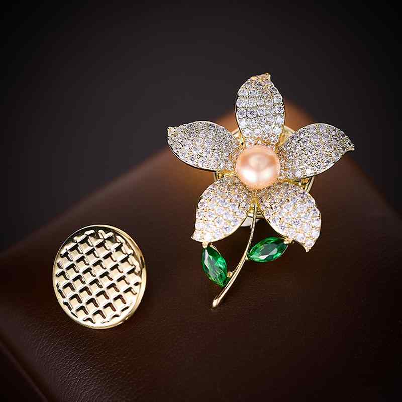 ブローチ レディース ちら見え防止 マグネット式 襟元固定 上品 レトロ フラワー 淡水パール ジルコニ..