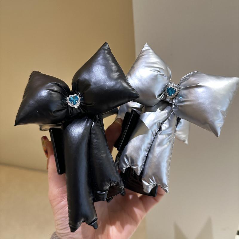 ヘアクリップ レディース 立体 ふわふわ リボン ハート ラインストーン 韓国風 インスタ風 個性的デザイン おしゃれ 髪飾り 普段使い シンプル 大人かわいい 上品 シルバー 黒 光沢感