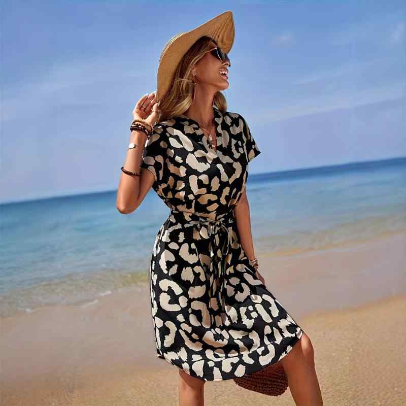 ロングワンピース ヒョウ柄 Vネック プリント Aライン ゆったり ウエストリボン 体型カバー 着回し 通勤 オフィス カジュアル エレガント 上品 春夏 ポリエステル