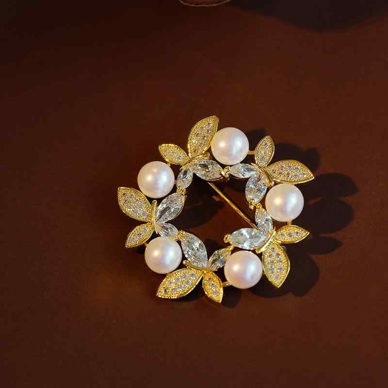 ブローチ レディース 淡水パール 蝶々 フラワーリース 上品 シンプル 高級感 日韓風 真鍮製 男女兼用 ..