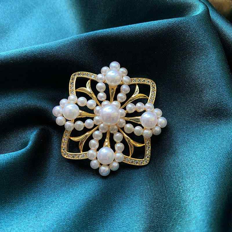 ブローチ レディース 四葉のクローバー 天然淡水パール 2way仕様 上品 豪華 高級感 大人かわいい エレガント カジュアル フォーマル アートデザイン コート ジャケット アクセサリー