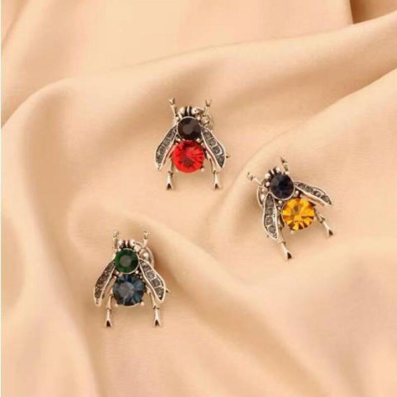 ブローチ 男女兼用 露出防止 胸元カバー マナー対策 ミツバチ 昆虫 レトロ 欧米風 おしゃれな安全ピン ..