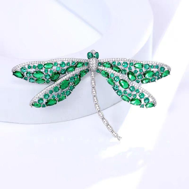 ブローチ レディース 上品 エレガント グリーン トンボ ジルコニア 銅製 緻密な細工 欧風レトロ スーツ飾り ピン コサージュ プレゼント