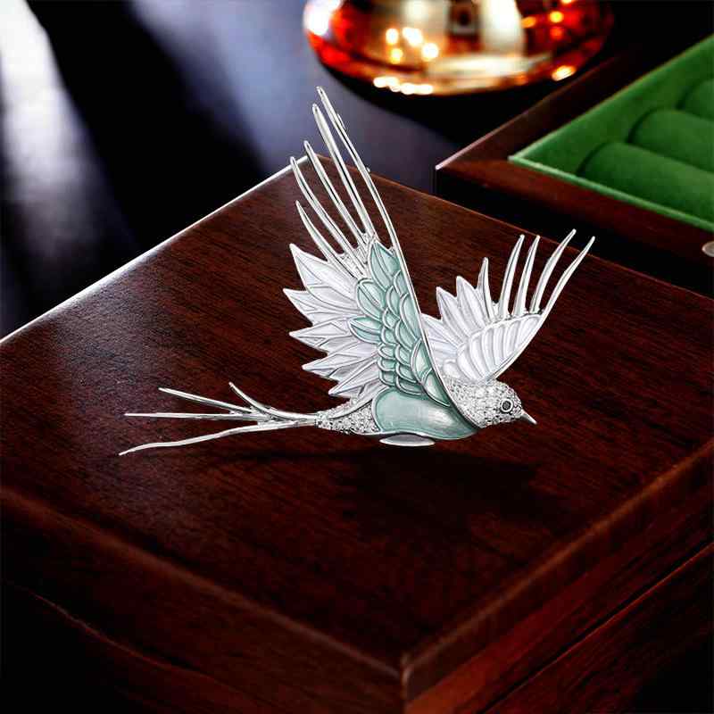 ブローチ 男女兼用 露出防止 立体 エポキシ樹脂彩色 飛鳥モチーフ 高級感 個性的デザイン コート用 上品 銅製 ゴールド シルバー アクセサリー(x2)