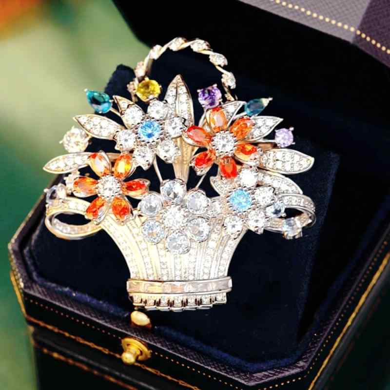 ブローチ レディース 高級感 ジルコニア装飾 花モチーフ アンティーク調 花かご ライトラグジュアリー ..