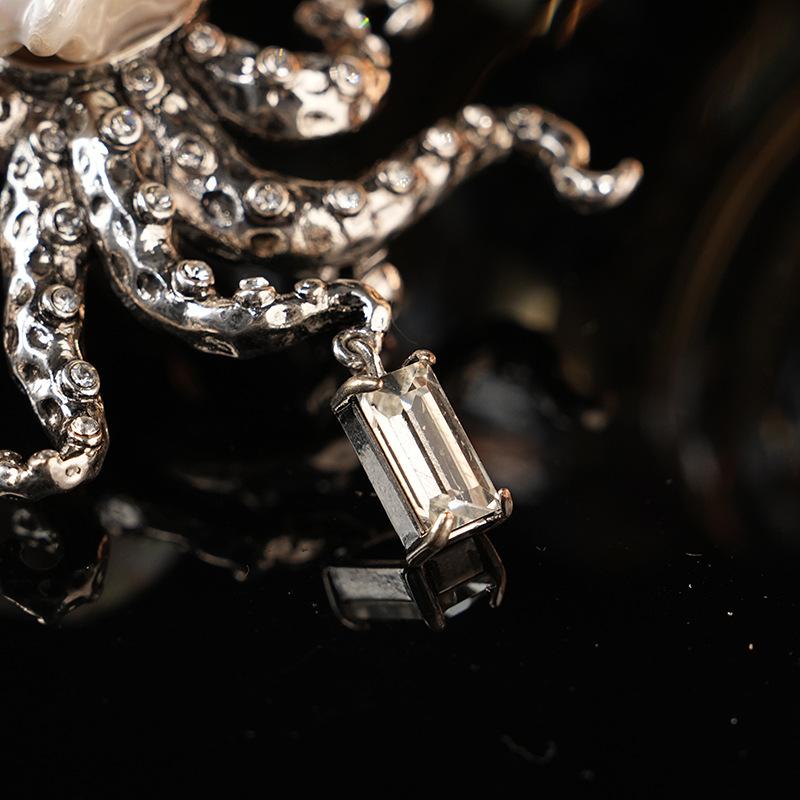 ブローチ 男女兼用 欧米 レトロ パール オクトパス バロックデザイン 真鍮製 高級感 存在感ある 胸飾り..