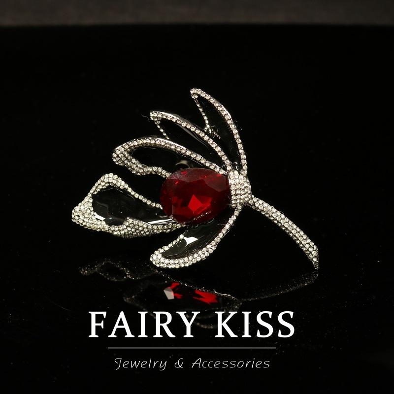 ブローチ レディース ヴィンテージ レトロ 宮廷風 高級感 重厚感 精緻 ラインストーン装飾 フラワーモチーフ コサージュ コート ジャケット 春物 アクセサリ...