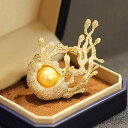 ブローチ レディース ゴールドメッキ 銅製 高級感 エレガント 個性的 ライトラグジュアリー ゴールドパール しずく型 フラワーモチーフ 汎用性抜群 コサージュ...