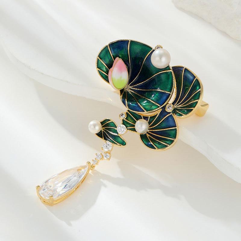 ブローチ レディース 新中式 高級感 滴油加工 蓮の花 ハスモチーフ 蓮の葉 銅製 個性的 フォーマル カ..