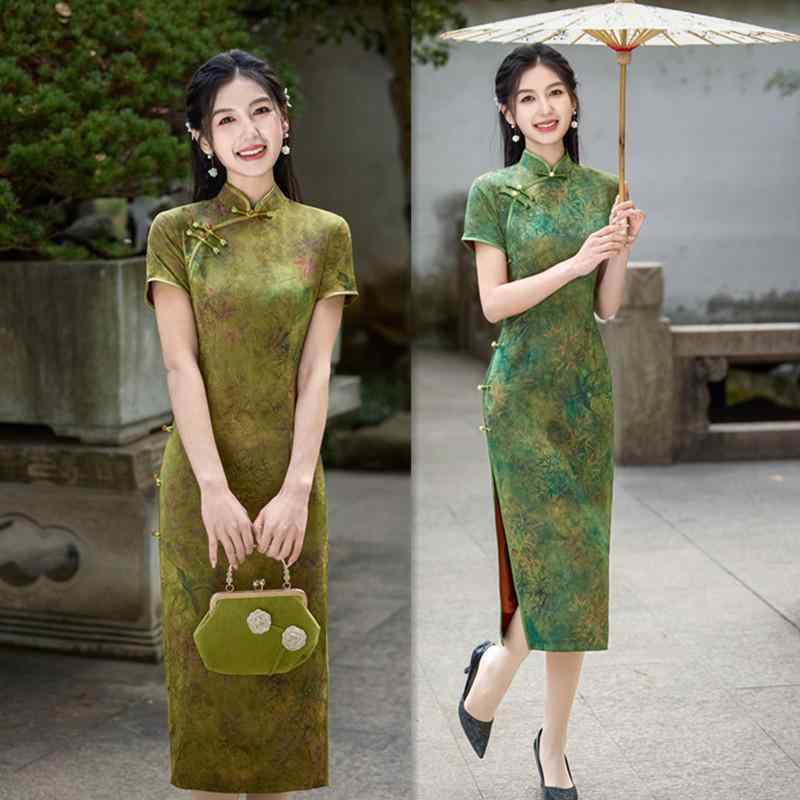 チャイナドレス ミセス エレガント レトロ 中国風 ロング丈 三分袖 春夏 グリーン スタンドカラー 斜め襟 低めスリット 立体柄 裏地付き 微伸縮 ポリエステル スパンデックス素材