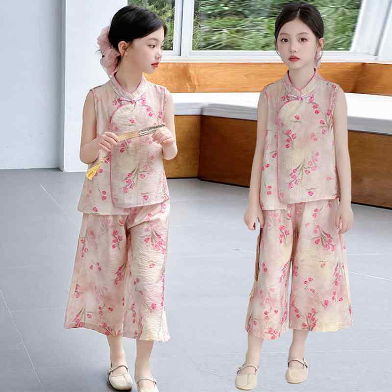 ・カテゴリ: キッズセット・スタイル: 中国風・性別: 女・セットタイプ: パンツセット・セット点数: 2点セット・主な素材: 綿80%・生地加工: 柔軟加工・厚さ: 薄手・袖丈: 半袖・パンツ丈: ロングパンツ・トップス開閉: プルオーバー・柄: プリント・カラー展開: 画像色・サイズ展開: 120cm, 130cm, 140cm, 150cm, 160cm, 170cm