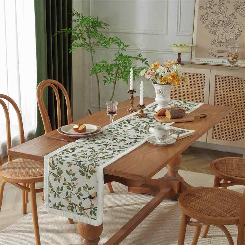 テーブルランナー アメリカン 綿麻素材 高級感 タッセル付き 花柄 リーフ柄 ダイニング リビング 食卓 玄関 チェスト 装飾 長方形