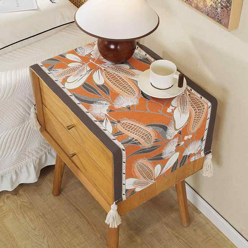 テーブルランナー マルチカバー 高級感 滑り止め おしゃれ ポリエステル製 ベッドサイドテーブル 冷蔵庫 ローテーブル用 リビング 寝室 ダイニング インテリアクロス
