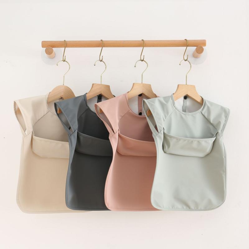 食事エプロン ベビー キッズ 防水 ソフト PU素材 ノースリーブ お食事スタイ 食べこぼしポケット付き ..