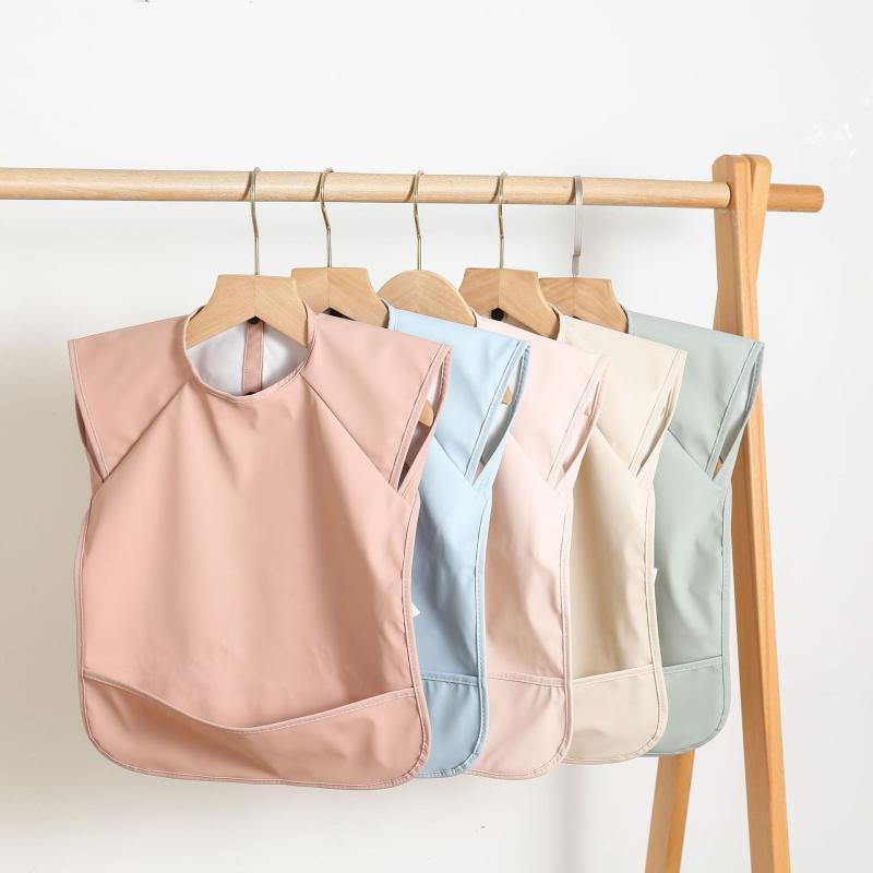 お食事エプロン ベビー キッズ 子供用 防水 袖なし PU素材 ふわふわ 食べこぼし防止 汚れ防止 無地 洗..