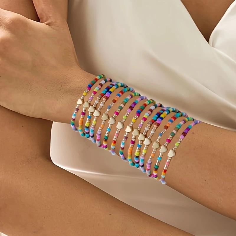 ブレスレット レディース 伸縮性 軽量 通勤 オフィス カジュアル 重ね付け ハート ランダムカラー ビーズ 7点セット 樹脂製 個性的 アクセサリーセット