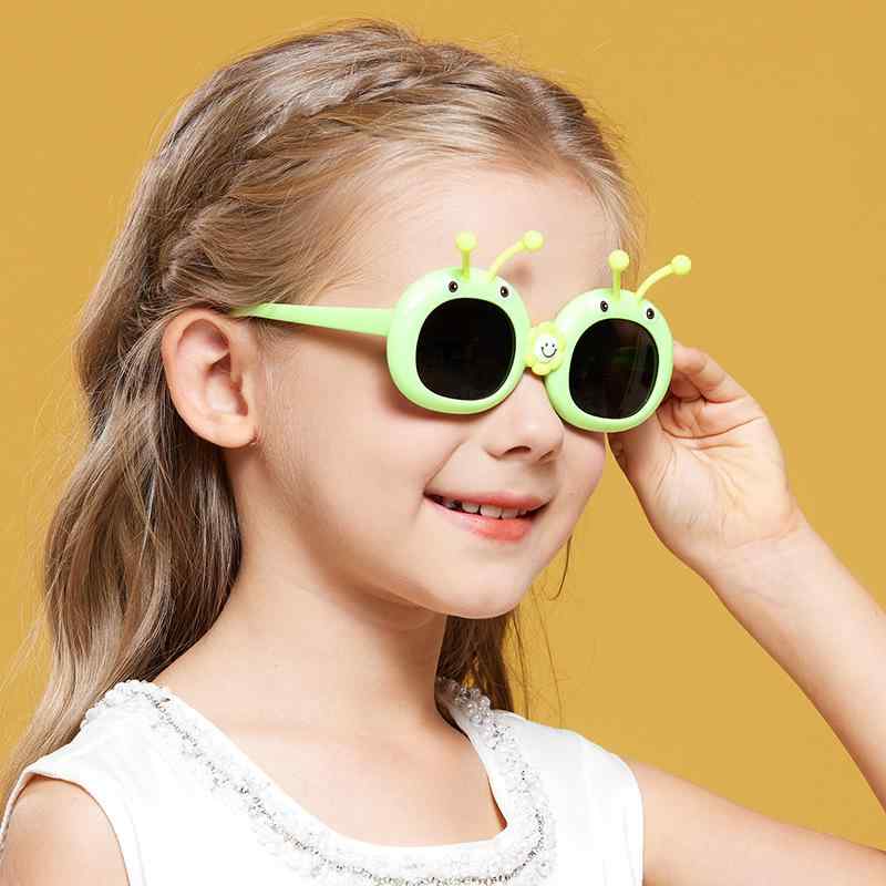 サングラス キッズ 子供用 UV400カット 偏光レンズ 男女兼用 運転 釣り サイクリング アウトドア レジャー 紫外線対策 かわいい 軽量 丈夫 おしゃれ ファッション小物