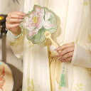 うちわ 蓮柄 刺繍 中国風 ハンドメイド 携帯用 小さめ 漢服アクセサリー 変形 レトロ 上品 エレガント クラシックデザイン