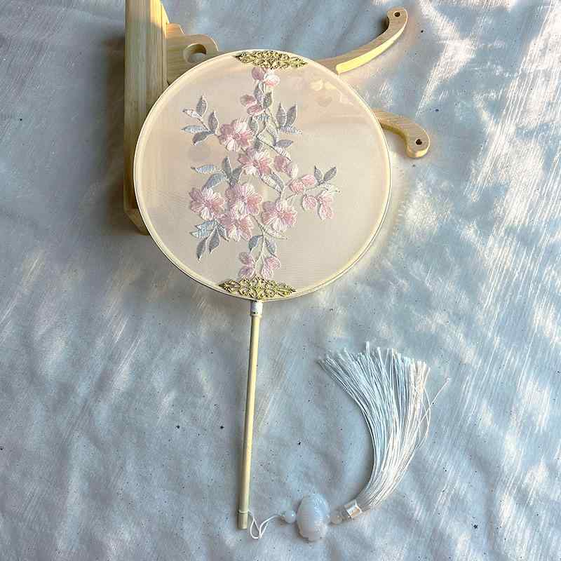 団扇 刺繍 長柄 タッセル付き 竹製 宮廷風 古風 花柄 蝶々柄 クラシック ダンス 漢服 着物 浴衣 撮影小物 舞台 小道具 イベント コスプレ 上品 優雅