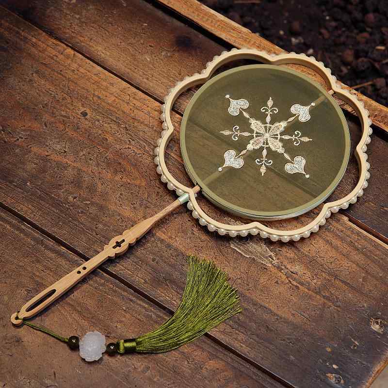 扇子 中国風 レトロ 竹製 上品な梅とうさぎ柄 二層刺繍 透け感 宮扇 和装 浴衣 着物 コスプレ チャイナ..