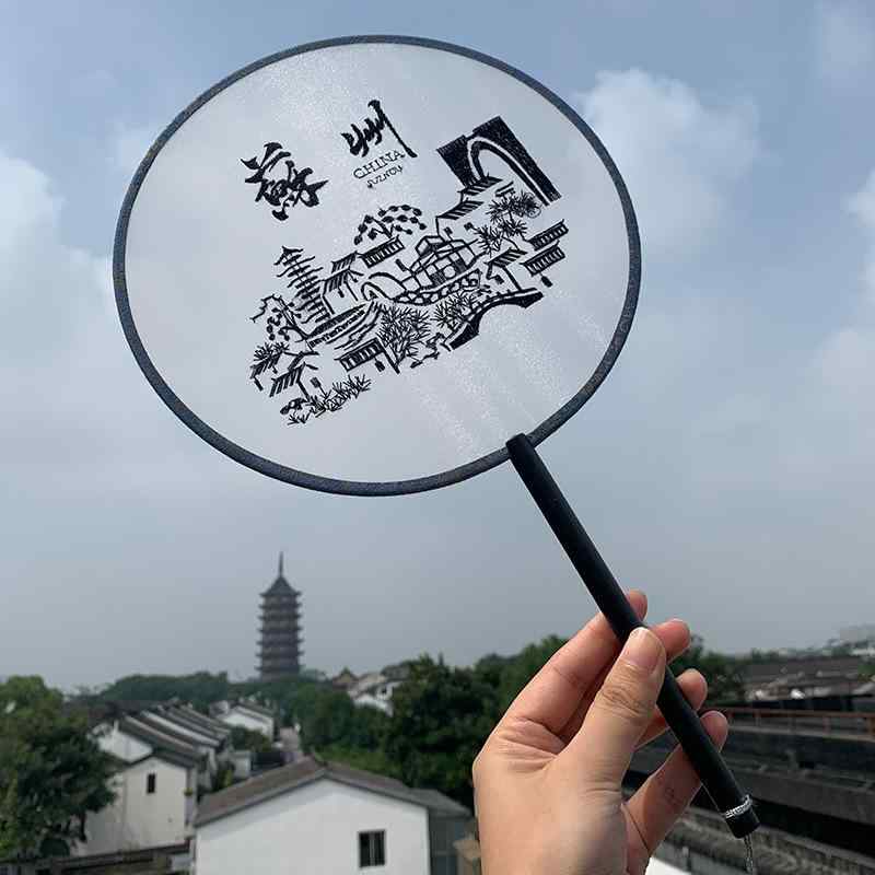 団扇 中国風 刺繍 長柄 宮廷扇 機械刺繍 絹製 漢服 チャイナドレス 丸型 伝統的 エレガント 高級感 イ..