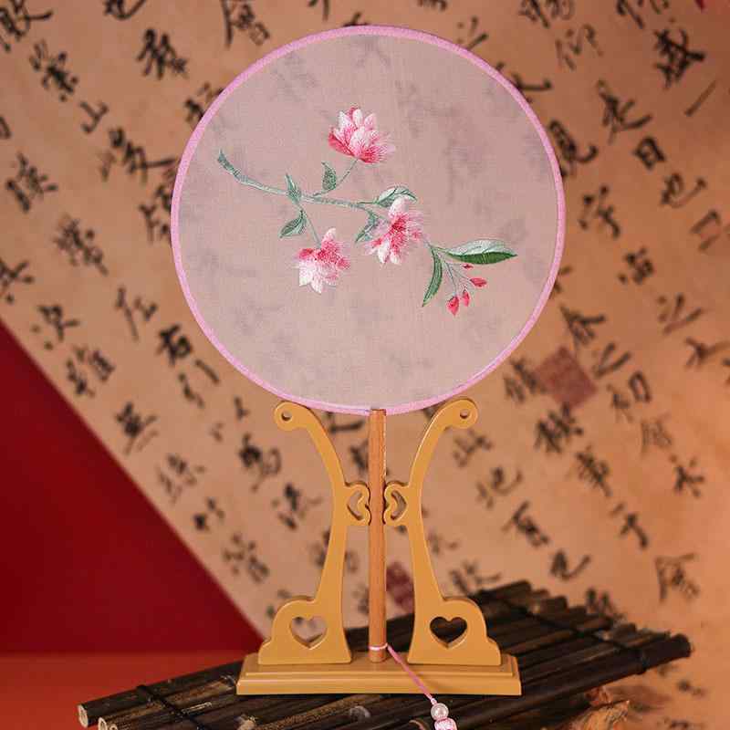 団扇 刺繍入り 絹製 古風 古典 中華風 デザイン 漢服 チャイナドレス 舞踊 踊り 和装小物 着物 浴衣 コ..